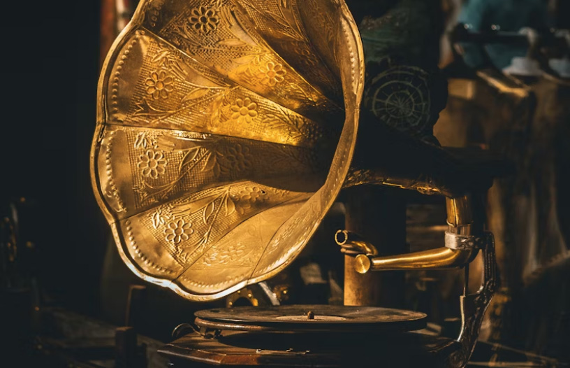 手工羽毛扇網(wǎng)站如何憑借傳統(tǒng)工藝傳承擴大流量？同行都是怎么做的？