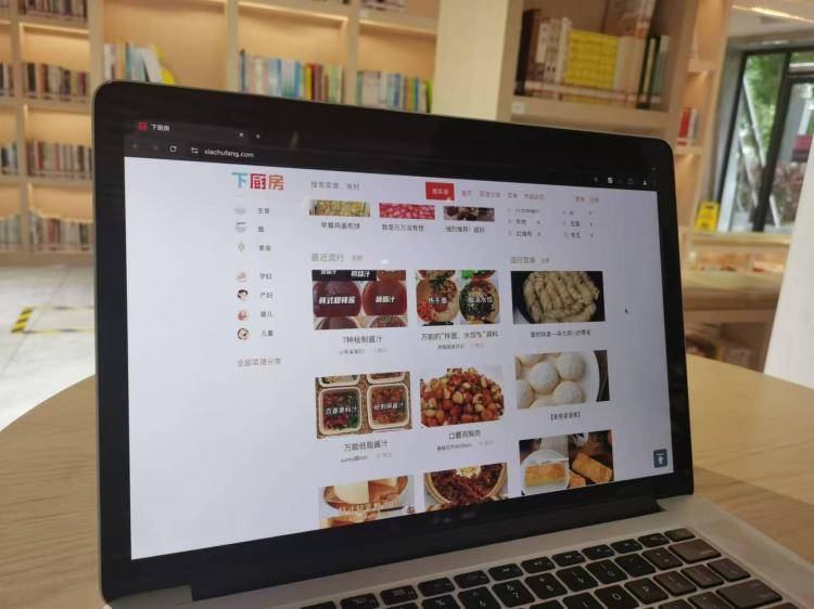 手工羽毛扇網站如何憑借傳統(tǒng)工藝傳承擴大流量？同行都是怎么做的？