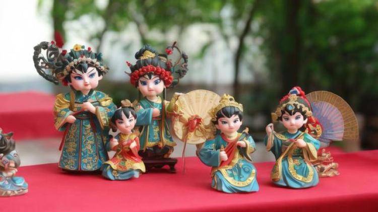 手工羽毛扇網(wǎng)站如何憑借傳統(tǒng)工藝傳承擴(kuò)大流量？同行都是怎么做的？