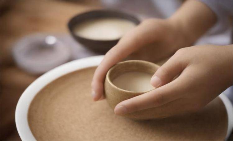 手工羽毛扇網(wǎng)站如何憑借傳統(tǒng)工藝傳承擴大流量？同行都是怎么做的？